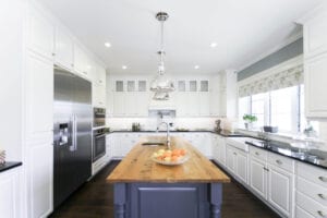 A kitchen with white cabinets