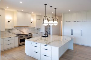 A modern kitchen wit white interiors